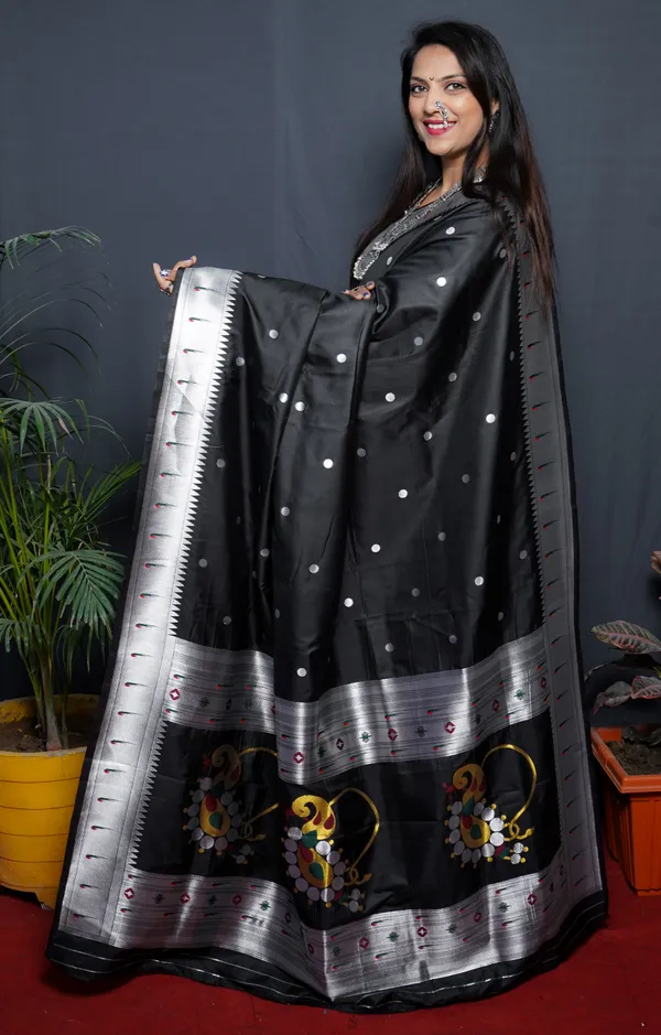 Pure_Paithani_Silk_Saree_With_Rich_Pallu_And_Unstiched_Blouse_Piece.